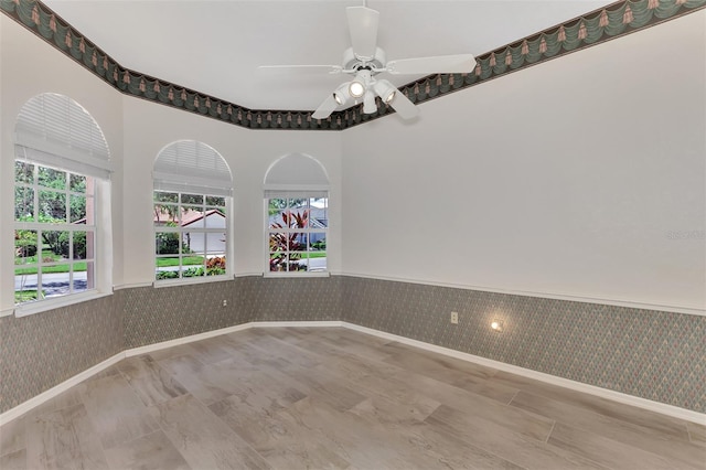 empty room with ceiling fan