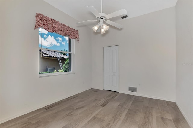 empty room featuring light wood-type flooring and ceiling fan