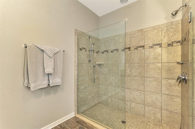 bathroom featuring a tile shower