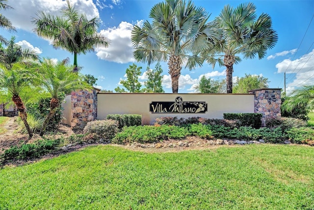 community sign featuring a lawn