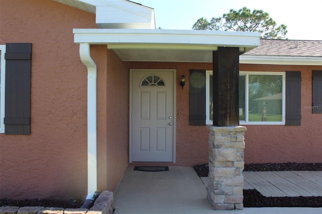 property entrance with covered porch