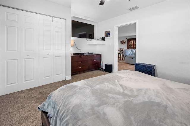 carpeted bedroom featuring ceiling fan and a closet