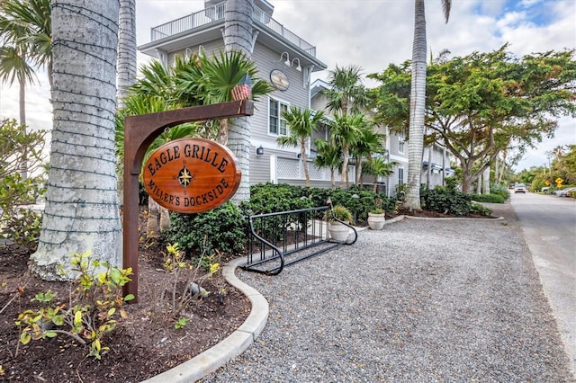 view of community / neighborhood sign