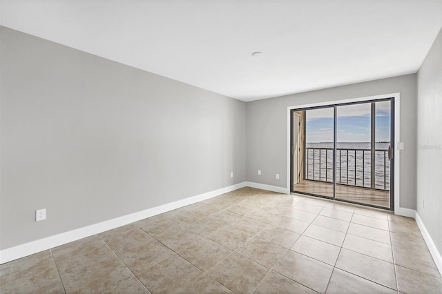 empty room featuring light tile patterned floors