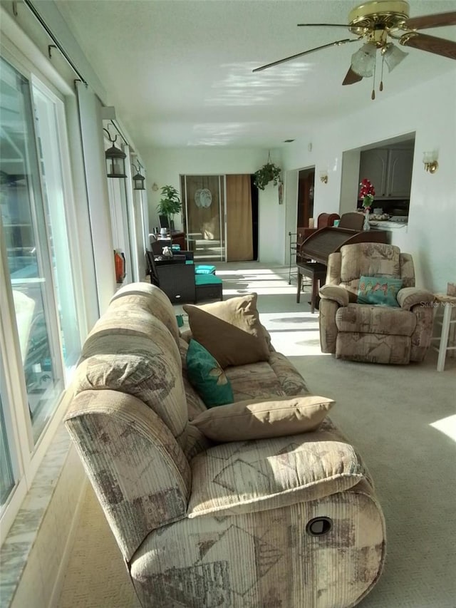 carpeted living room featuring ceiling fan