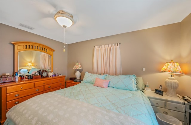 bedroom with ceiling fan