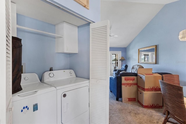 laundry room with ceiling fan, cabinets, independent washer and dryer, and light carpet