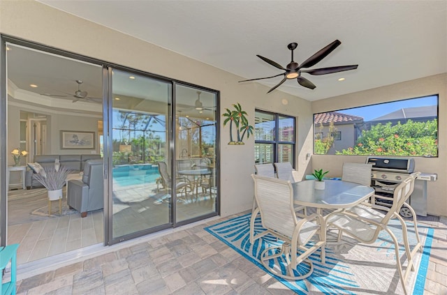 sunroom with ceiling fan