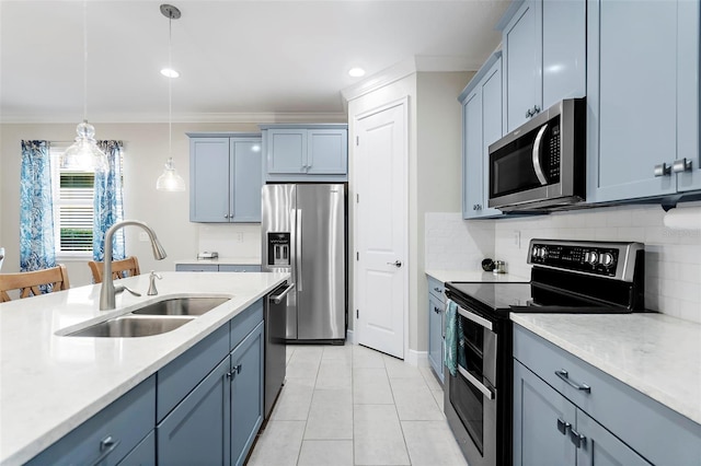 kitchen with crown molding, appliances with stainless steel finishes, sink, and pendant lighting