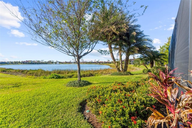 view of yard featuring a water view