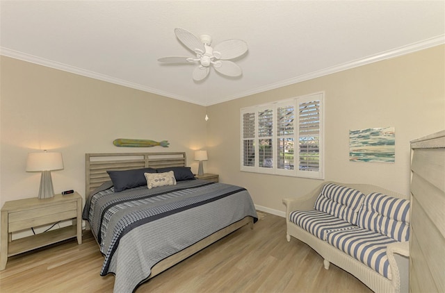 bedroom featuring light hardwood / wood-style floors, ceiling fan, and crown molding