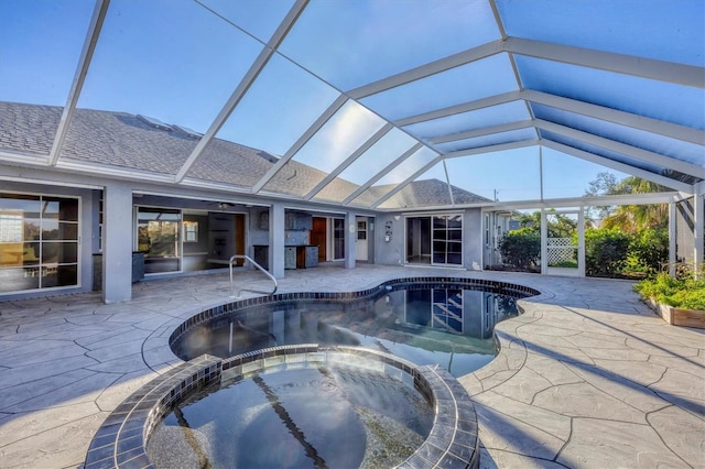 view of pool with an in ground hot tub and a patio