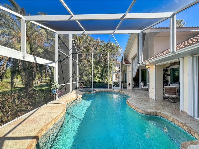 view of pool with a patio, a lanai, and an in ground hot tub