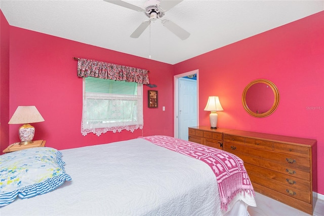 bedroom with ceiling fan