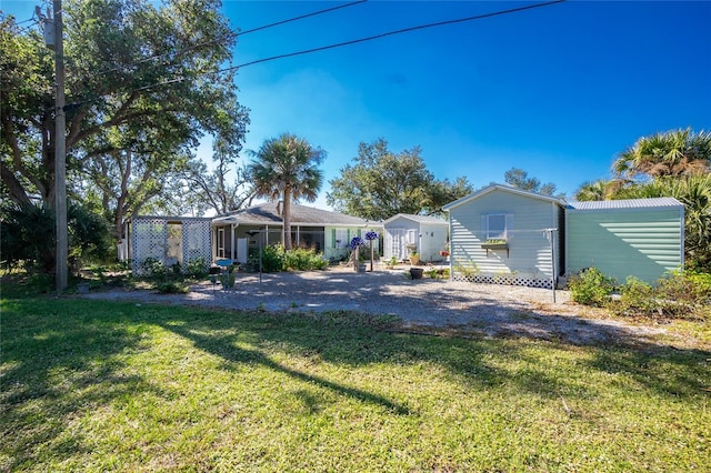 view of front of property with a front yard