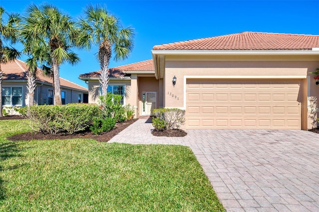 view of front facade featuring a front lawn and a garage