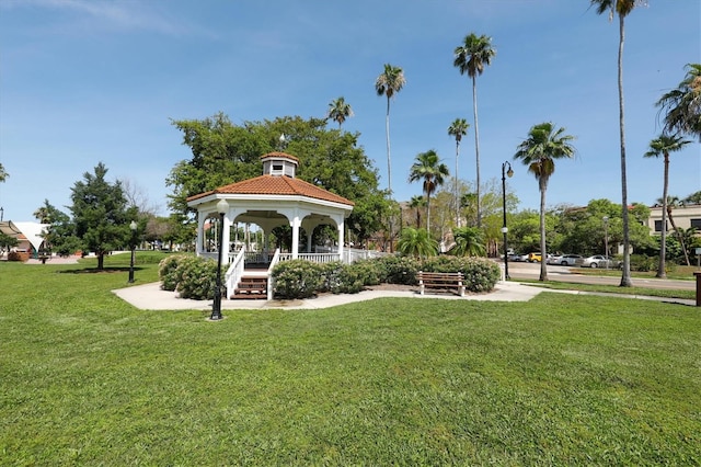 view of home's community featuring a lawn