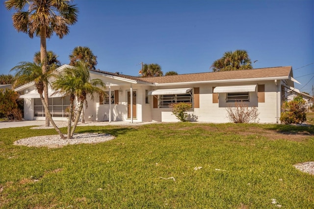 view of front of home with a front lawn