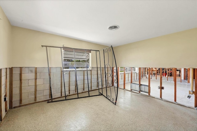 empty room featuring tile walls