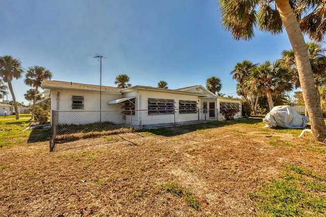 exterior space featuring a front yard