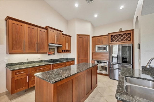 kitchen with a kitchen island, lofted ceiling, sink, and appliances with stainless steel finishes