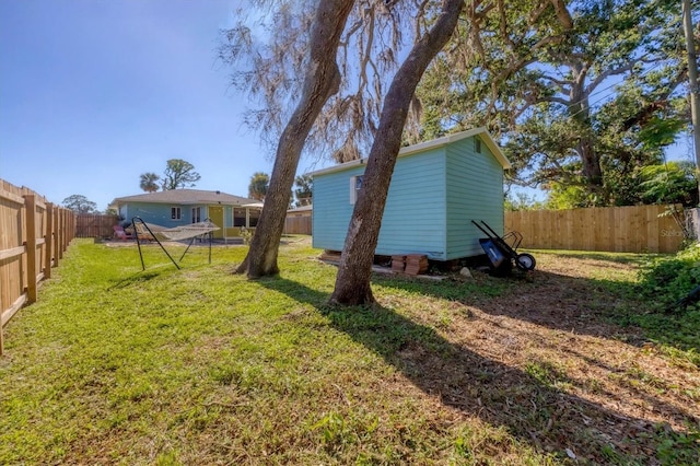 view of yard featuring a storage shed