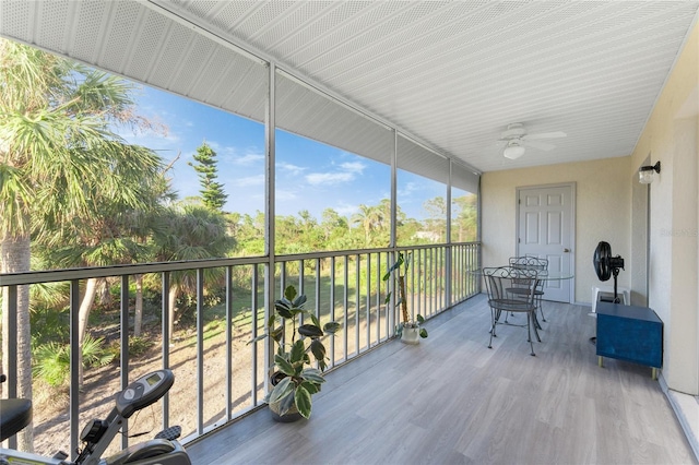 sunroom / solarium featuring ceiling fan