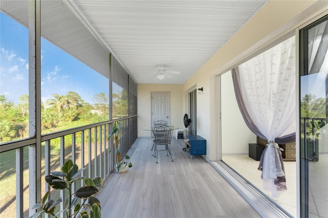 sunroom featuring ceiling fan