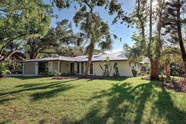 view of front facade with a front lawn