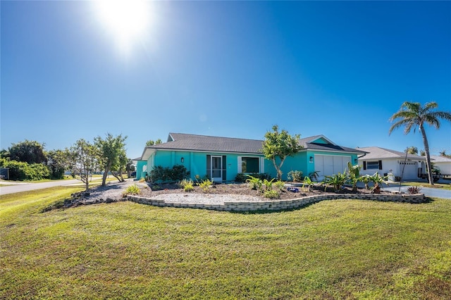 view of front of house featuring a front lawn