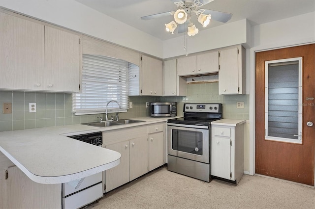 kitchen with kitchen peninsula, decorative backsplash, stainless steel appliances, ceiling fan, and sink