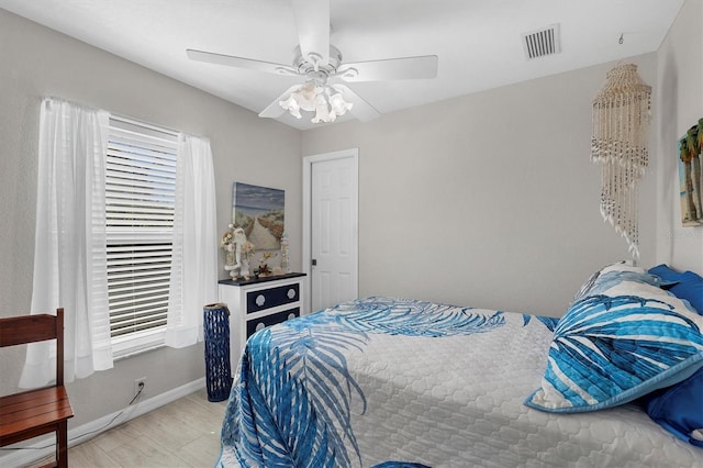 bedroom with ceiling fan