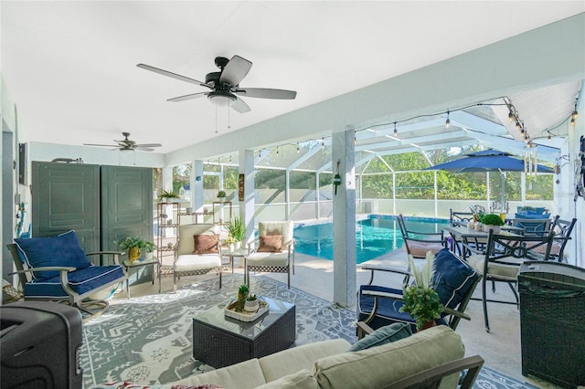 sunroom / solarium with ceiling fan