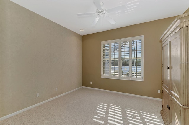 unfurnished room with light carpet and ceiling fan