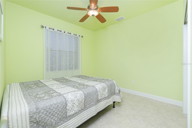 bedroom with ceiling fan