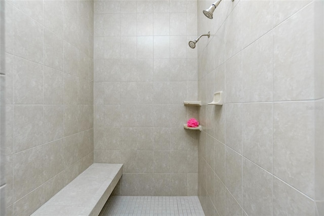 bathroom featuring a tile shower