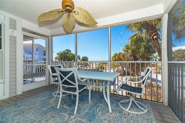 sunroom featuring ceiling fan