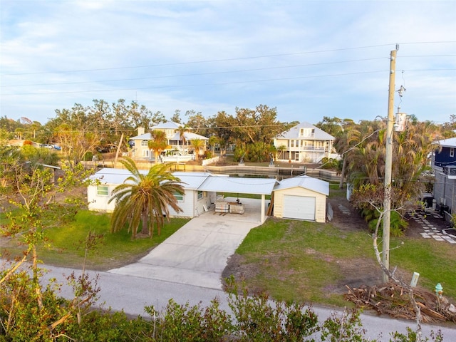 view of front of house featuring a front yard and a garage