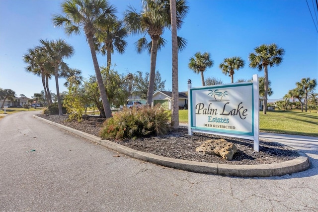 view of community / neighborhood sign