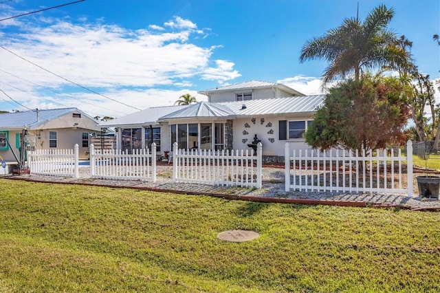 view of front facade featuring a front yard