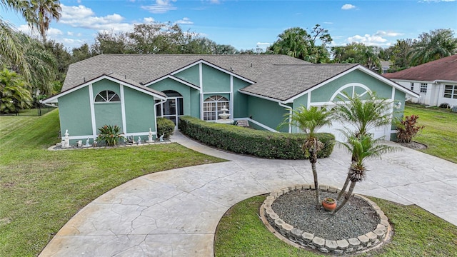 view of front of home featuring a front lawn