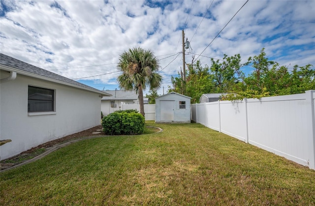 view of yard featuring a storage shed