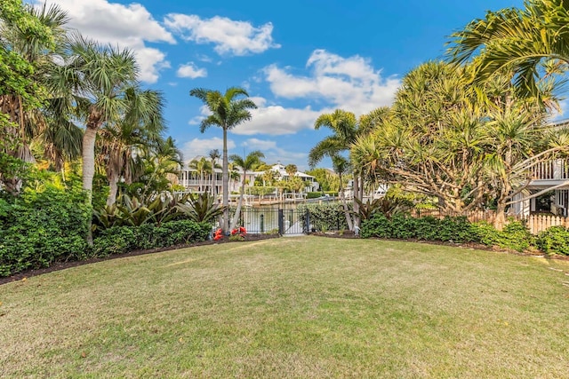 view of yard featuring a water view