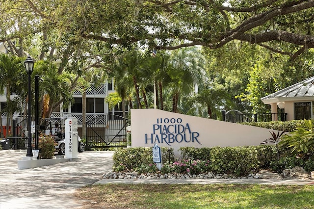 view of community / neighborhood sign