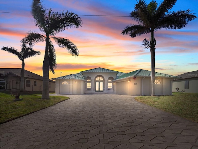 view of front facade with a garage and a yard