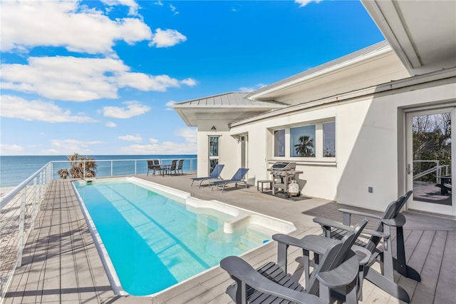 view of swimming pool featuring a water view