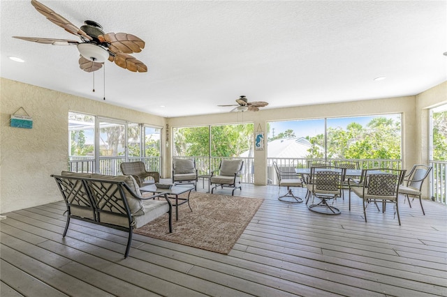 sunroom with ceiling fan