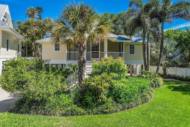 view of front of property with a front yard