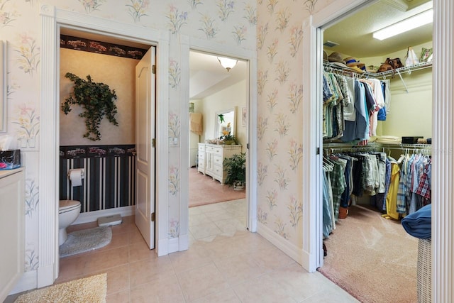 spacious closet with light tile patterned flooring