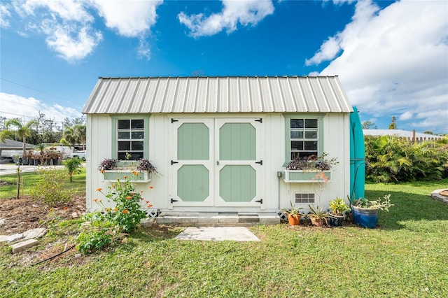 view of outdoor structure with a yard